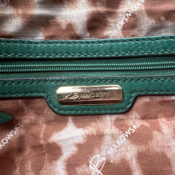 B. MAKOWSKY 100% LEATHER A226649 SHOULDER ZIP CLOSURE BAG / CROSSBODY GREEN - Picture 11 of 16